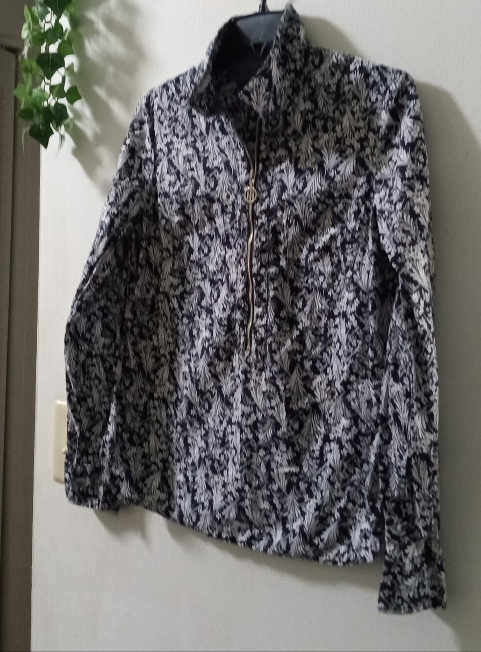 Tommy Hilfiger Navy and White Floral Zip-Front Top S/P
